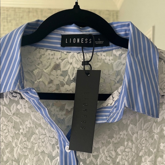 Lioness Cobain Lace Polo 🤍 White and Blue Lace Blouse - Picture 2 of 9
